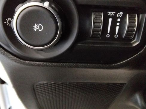 Used 2022 Jeep Wrangler Unlimited Sahara image 17