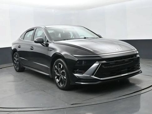 Used 2024 Hyundai Sonata SEL FWD image 2