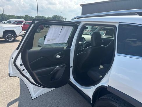 Used 2021 Jeep Cherokee Limited w/ Elite Package AWD/4WD image 16