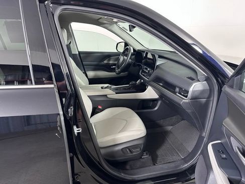 Used 2024 Toyota Grand Highlander AWD image 10