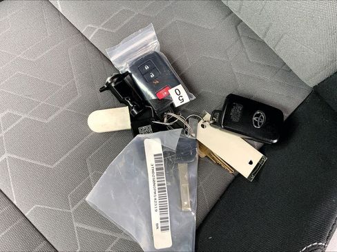 Used 2023 Toyota Tacoma TRD Off-Road image 15