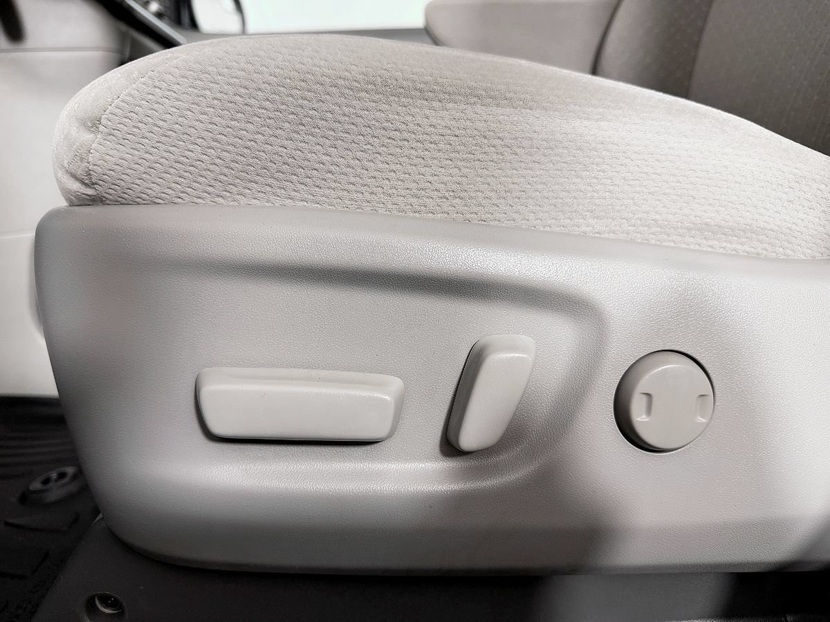 Used 2017 Toyota Sienna LE AWD/4WD image 31
