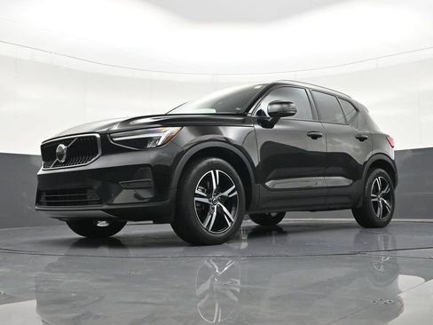 Used 2023 Volvo XC40 B4 Core FWD image 26