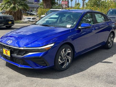 New 2025 Hyundai Elantra Limited image 13