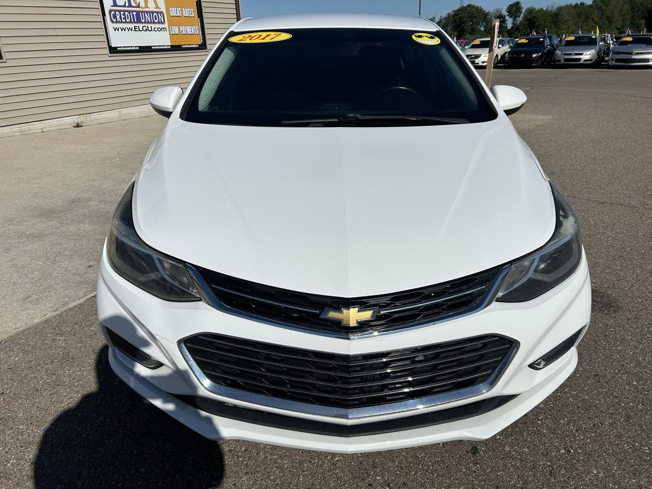 Used 2017 Chevrolet Cruze Premier FWD image 2