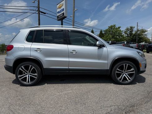 Used 2017 Volkswagen Tiguan SEL AWD/4WD image 9