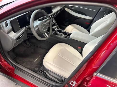 Used 2025 Hyundai Sonata SE FWD image 3