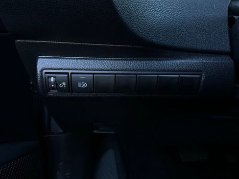 Used 2025 Toyota Corolla LE image 20