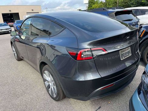 Used 2024 Tesla Model Y Long Range AWD/4WD image 3