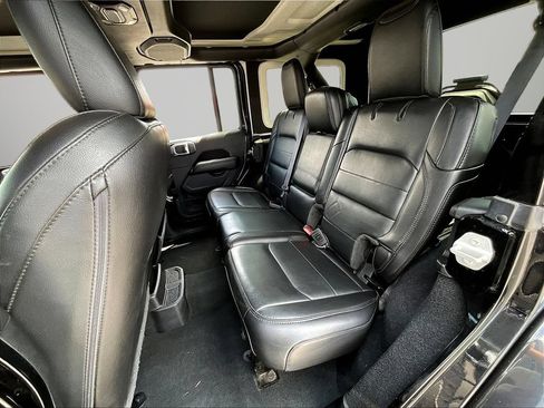 Used 2022 Jeep Wrangler Unlimited Sahara AWD/4WD image 22