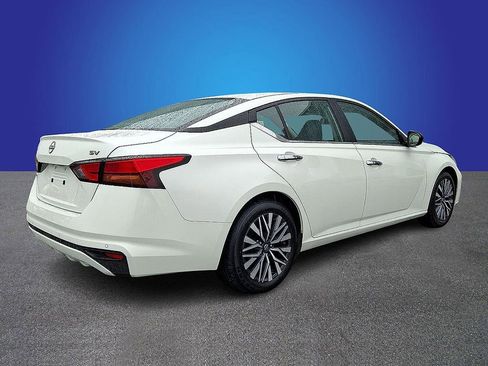 Used 2024 Nissan Altima 2.5 SV image 5