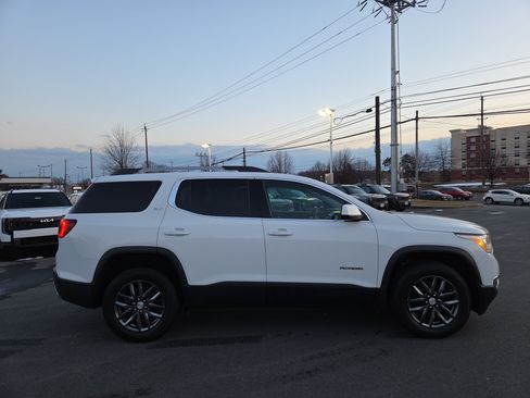 Used 2019 GMC Acadia SLT image 2