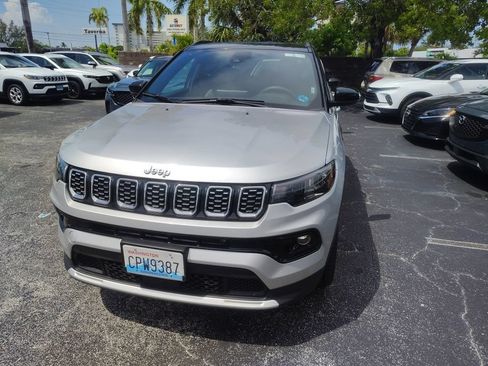 Used 2025 Jeep Compass Limited AWD/4WD image 2