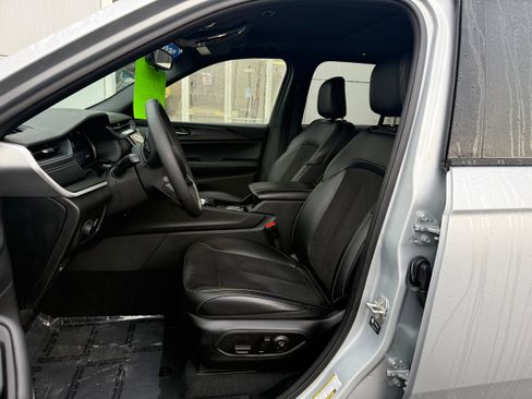 Certified 2023 Jeep Grand Cherokee Altitude image 6