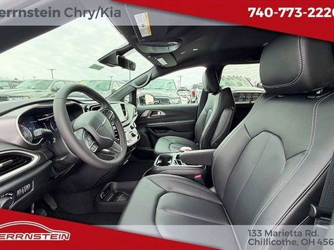 New 2026 Chrysler Voyager LX image 22