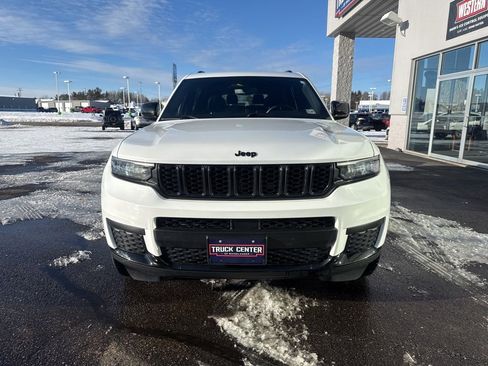 Used 2023 Jeep Grand Cherokee L Laredo image 12