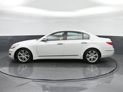 Used 2011 Hyundai Genesis 4.6 image 4