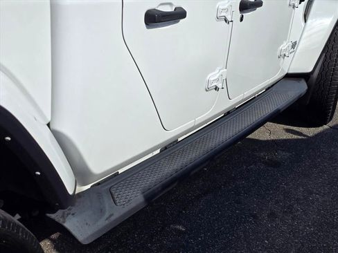 Used 2021 Jeep Gladiator Overland w/ Trailer Tow Package image 14