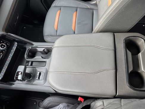 Used 2024 GMC Sierra 1500 AT4 w/ Technology Package image 11