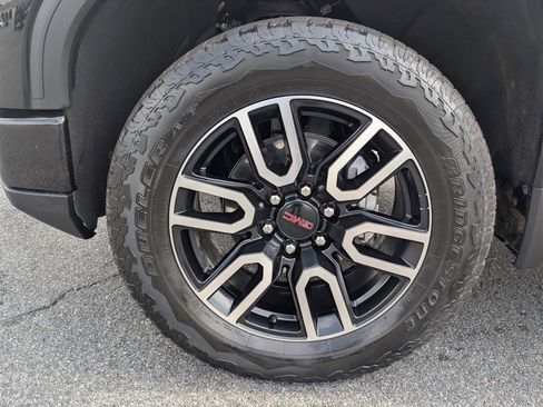 Used 2025 GMC Sierra 1500 AT4 w/ AT4 Premium Package image 13