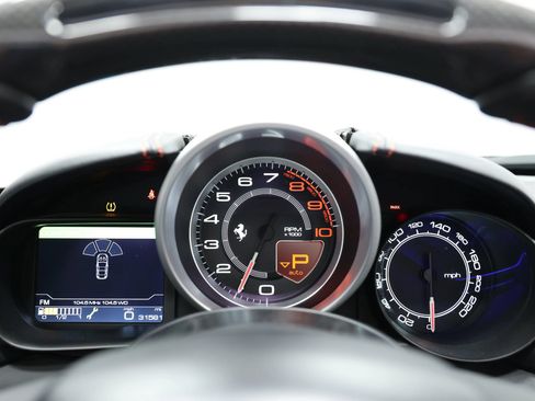 Used 2017 Ferrari California T RWD image 31