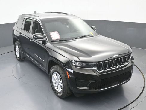 Used 2025 Jeep Grand Cherokee Laredo image 55