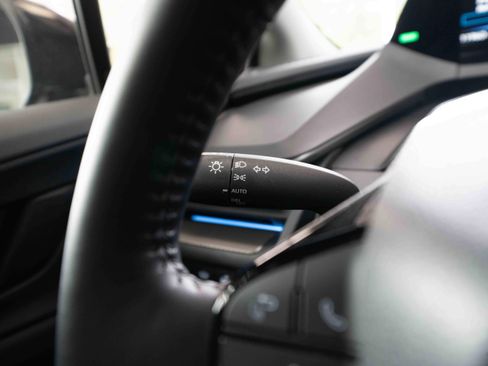 Used 2024 Toyota Prius XLE FWD image 13