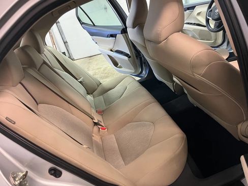 Used 2018 Toyota Camry LE image 6