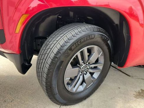 Certified 2025 Nissan Frontier SV RWD image 30