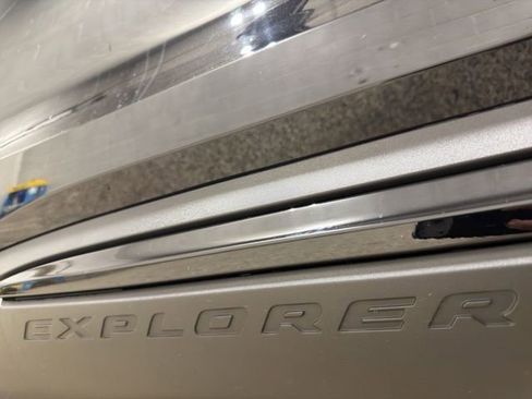 Used 2025 Ford Explorer ST AWD/4WD image 30