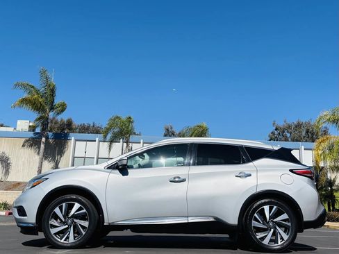 Used 2018 Nissan Murano Platinum w/ Cargo Package FWD image 2