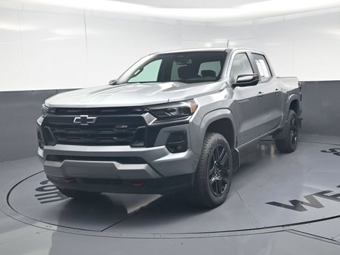 Used 2024 Chevrolet Colorado Z71 w/ Z71 Convenience Package 2 AWD/4WD image 11
