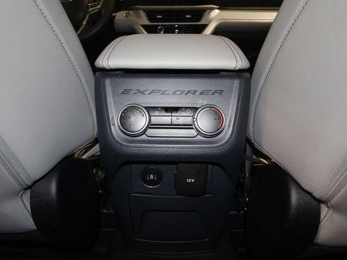 Used 2025 Ford Explorer Active w/ Active Comfort Package AWD/4WD image 31