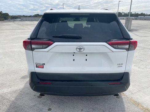 Used 2019 Toyota RAV4 XLE image 6