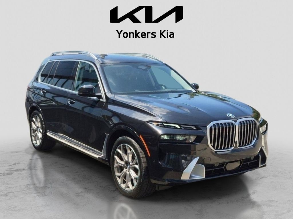 Used 2025 BMW X7 xDrive40i AWD/4WD image 4