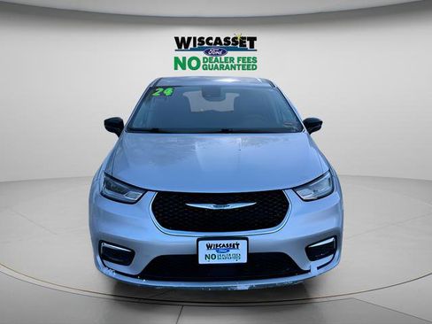 Used 2024 Chrysler Pacifica Touring-L FWD image 8