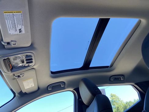 Used 2023 Chevrolet Bolt EUV Premier w/ Sun & Sound Package FWD image 14