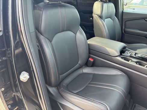 Used 2025 Honda Pilot TrailSport image 51