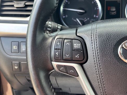 Used 2017 Toyota Highlander Limited AWD/4WD image 14