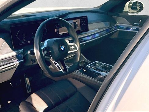 Used 2023 BMW 740i w/ Executive Package image 13