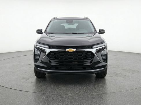 Used 2025 Chevrolet Trax LT FWD image 2