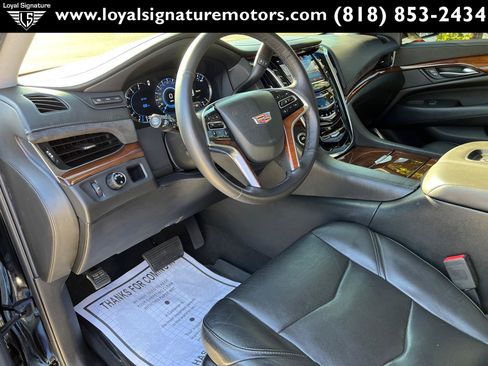 Used 2018 Cadillac Escalade ESV Luxury RWD image 22