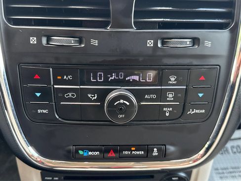 Used 2012 Chrysler Town & Country Touring-L w/ Entertainment Group #2 FWD image 31