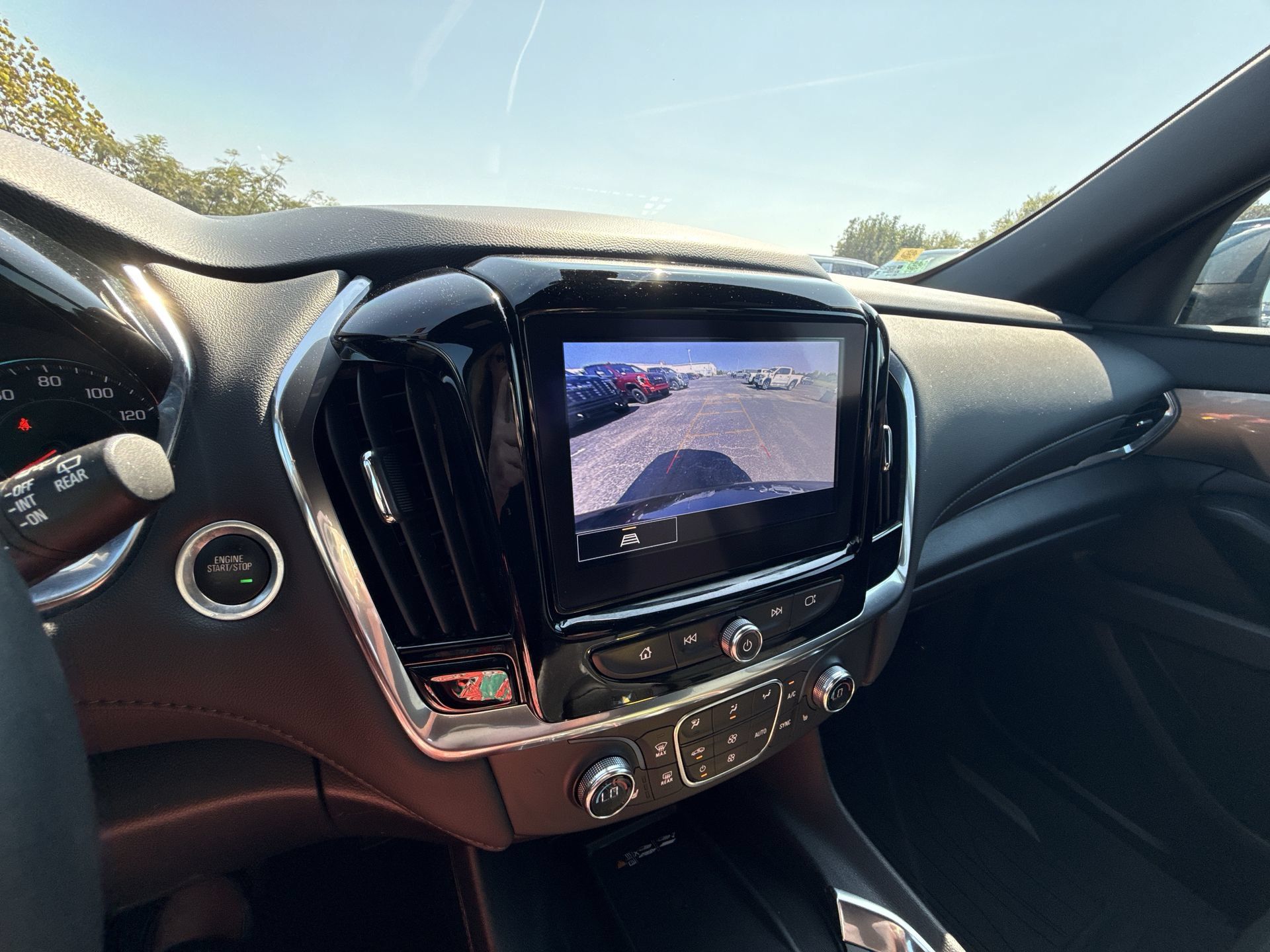 Used 2023 Chevrolet Traverse LT FWD image 21