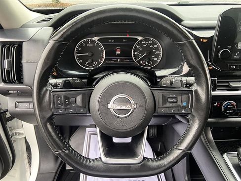 Used 2023 Nissan Pathfinder SL FWD image 13