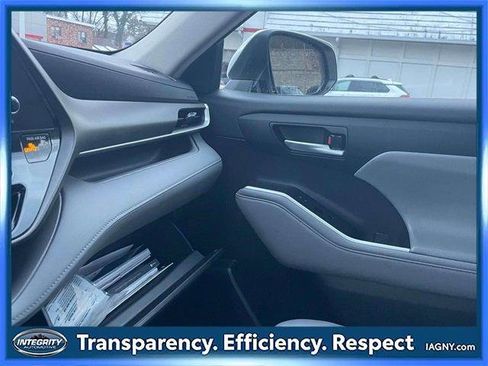 Certified 2023 Toyota Highlander XLE image 34