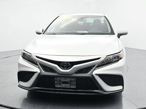 Used 2023 Toyota Camry SE FWD image 3