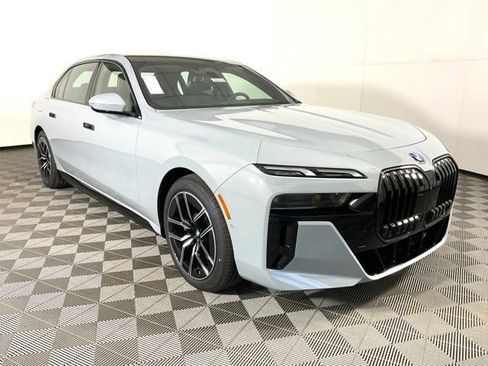 New 2025 BMW 750e xDrive AWD/4WD image 3