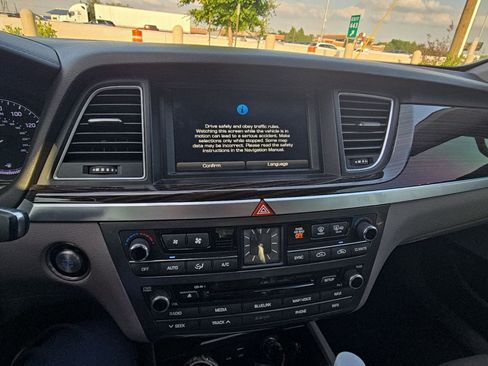 Used 2016 Hyundai Genesis 3.8 image 9