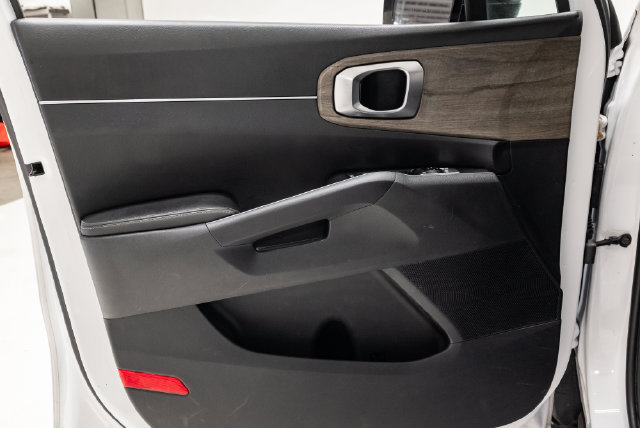 Used 2023 Kia Sorento EX w/ Panoramic Sunroof Package FWD image 8